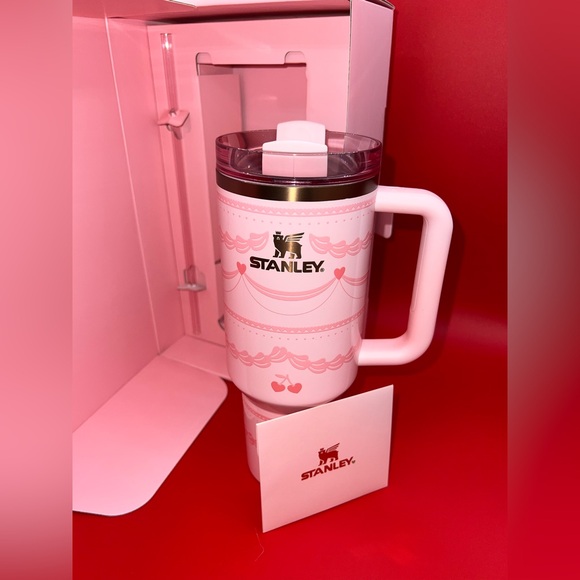 The Valentine's Day Quencher H2.0 Flowstate Tumbler 40 OZ Pink Velvet Cake - Picture 10 of 16